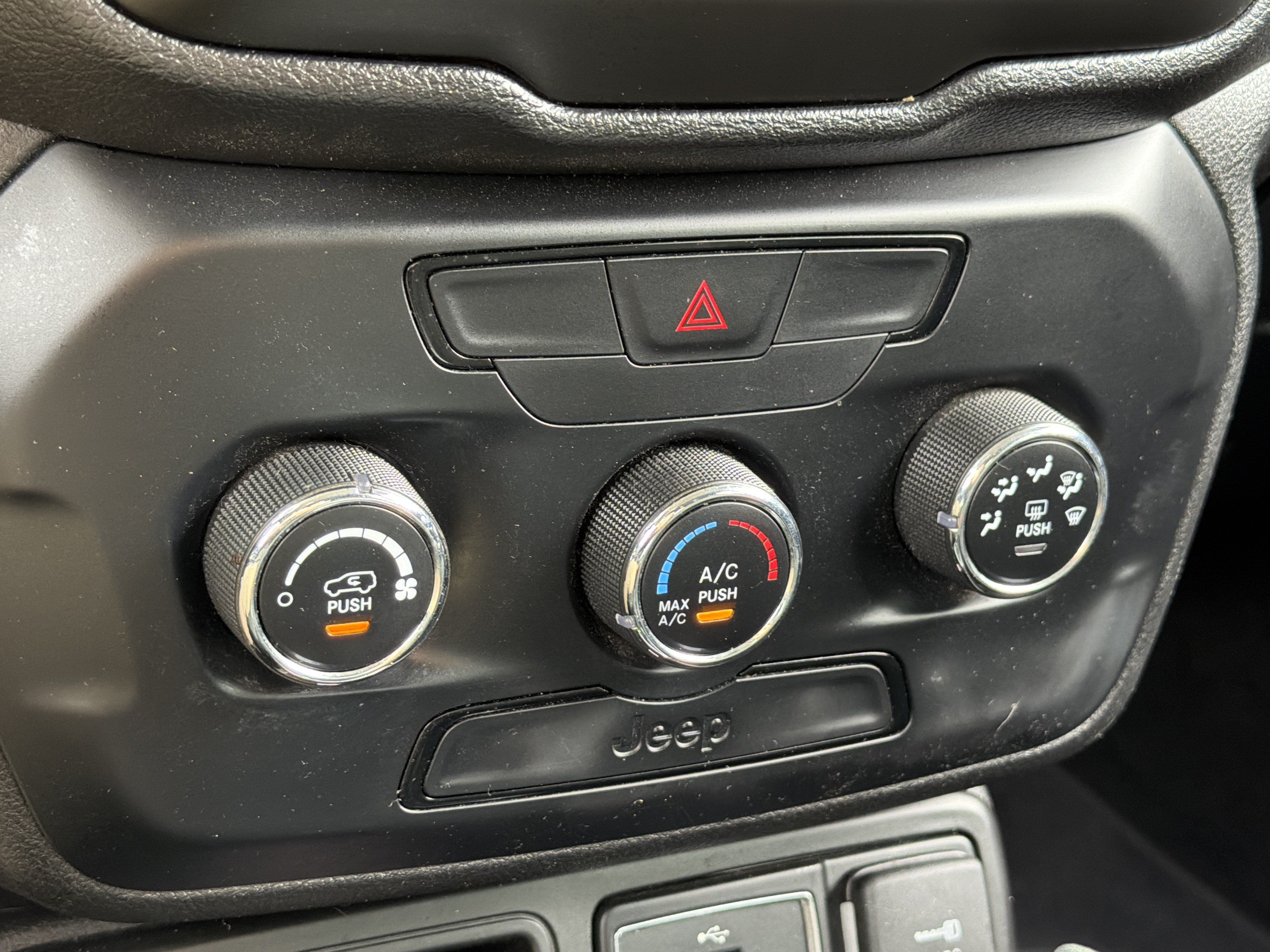 Used 2020 Jeep Renegade Sport w/ Sport Appearance Group FWD image 23
