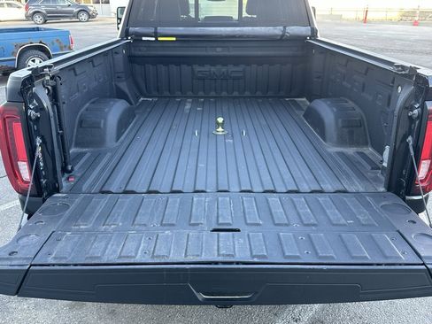 Used 2022 GMC Sierra 2500 SLT w/ SLT Premium Package image 16