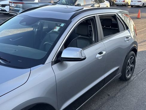 New 2025 Kia Niro SX image 30