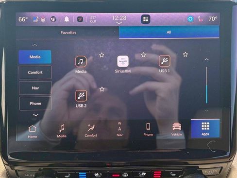 Used 2025 Jeep Grand Cherokee Limited w/ Luxury Tech Group II image 24