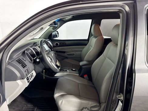 Used 2014 Toyota Tacoma Limited w/ Limited Package image 11
