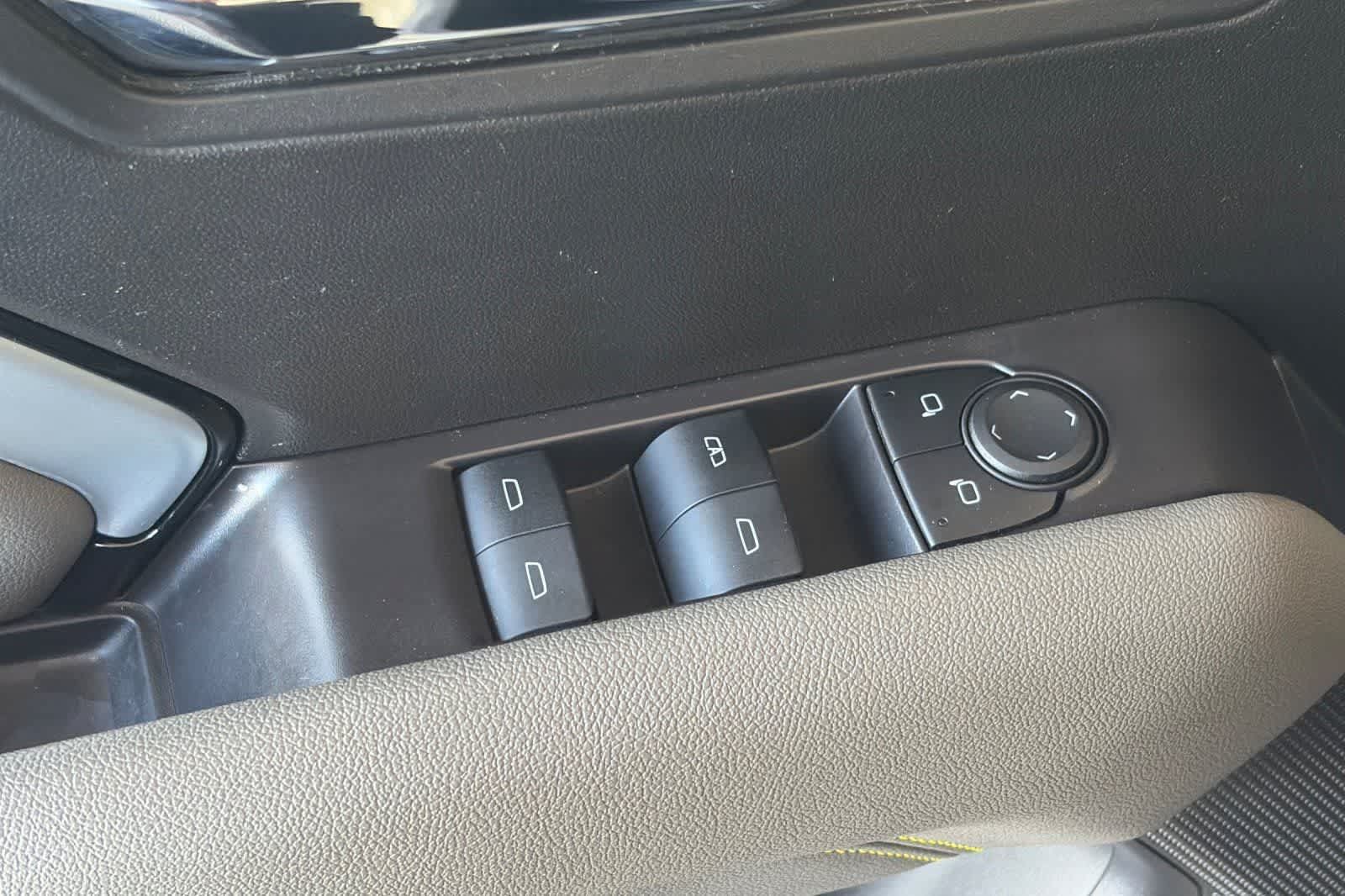 Used 2024 Chevrolet Colorado ZR2 w/ Technology Package AWD/4WD image 13