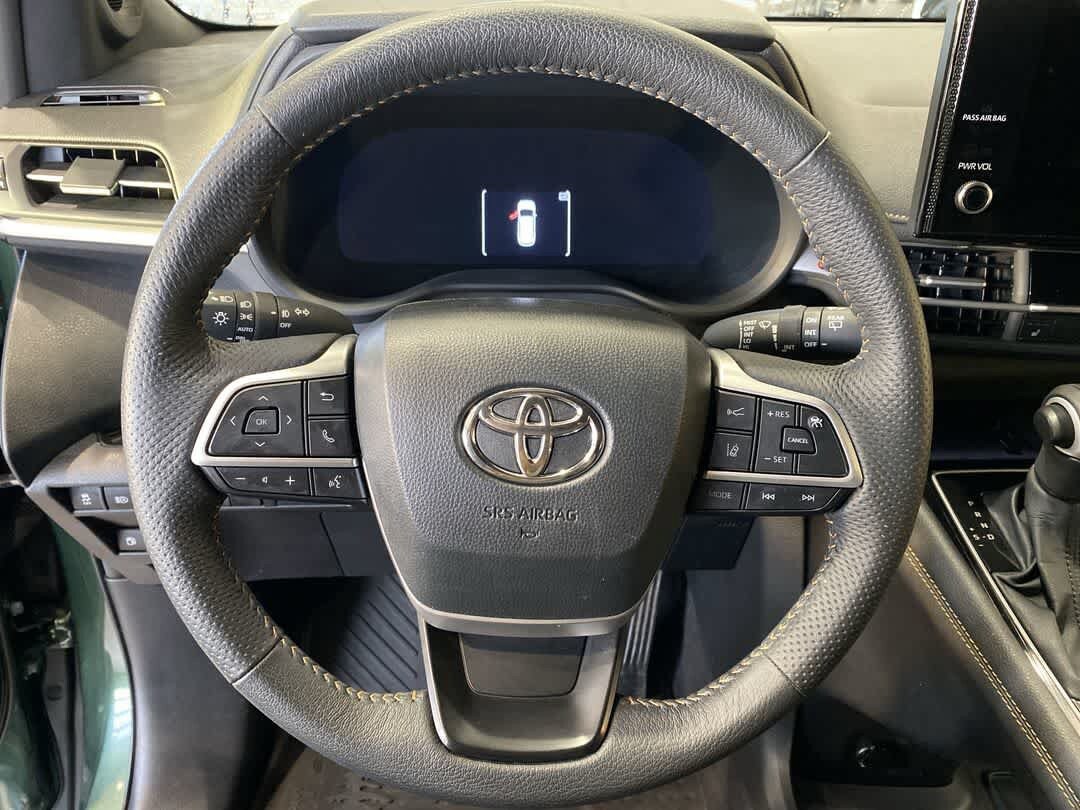 Certified 2025 Toyota Sienna XLE Woodland Edition AWD/4WD image 17