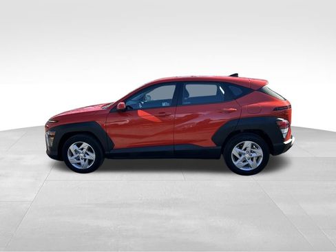 Used 2024 Hyundai Kona SE image 2