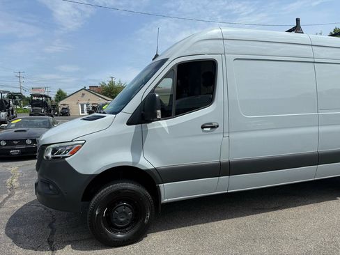 Used 2022 Mercedes-Benz Sprinter 2500 image 4