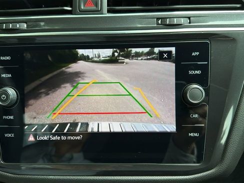 Certified 2022 Volkswagen Tiguan SE R-Line FWD image 14