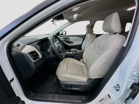 Used 2025 Nissan Rogue SV image 13