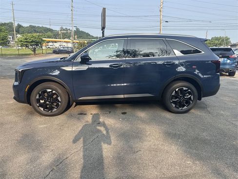 New 2025 Kia Sorento S image 3
