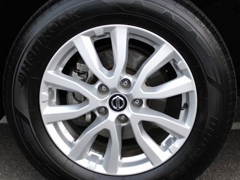 Certified 2020 Nissan Rogue SV image 9