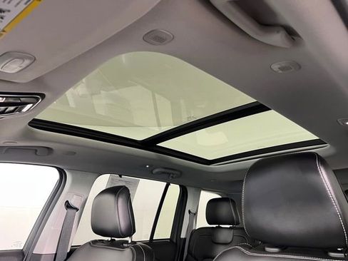 Used 2023 Jeep Grand Cherokee Limited w/ Luxury Tech Group II image 18