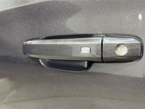 Used 2016 GMC Yukon XL SLT w/ Open Road Package image 12