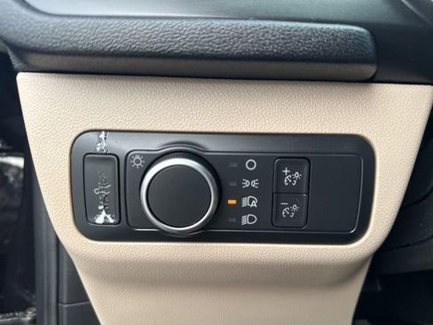 Used 2022 Ford Escape SE w/ SE Sport Appearance Package image 21