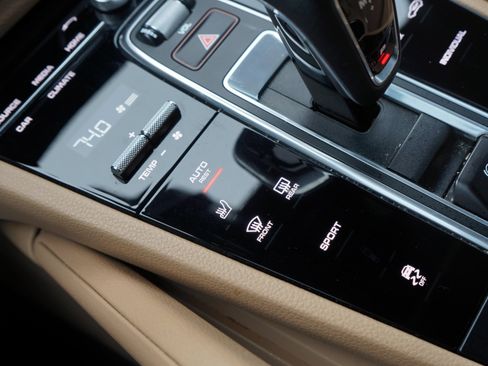 Used 2021 Porsche Cayenne AWD/4WD image 19