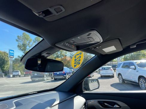 Used 2023 Chevrolet Traverse LT image 22