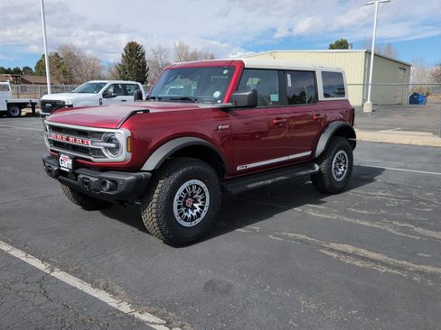 New 2026 Ford Bronco Outer Banks w/ Sasquatch Package image 3