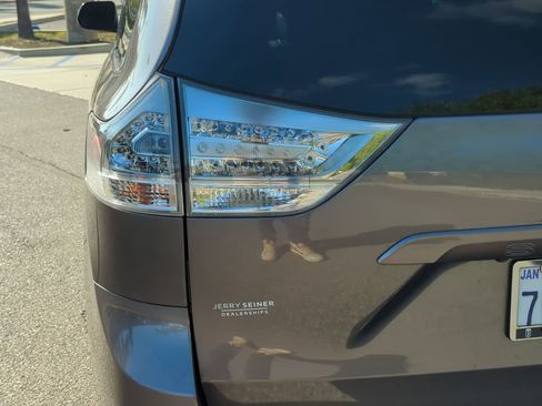 Used 2017 Toyota Sienna SE image 10