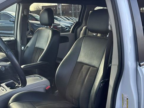 Used 2019 Dodge Grand Caravan SXT image 10