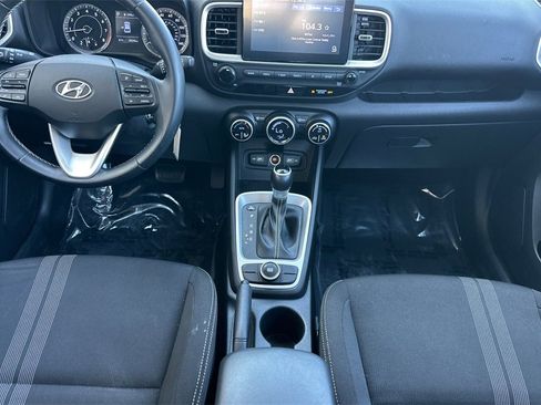 Used 2022 Hyundai Venue SEL image 4
