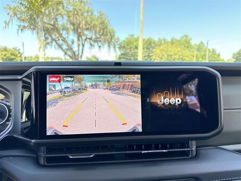 New 2025 Jeep Gladiator Mojave image 25