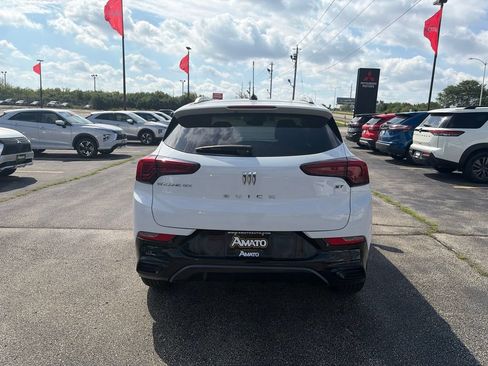 Used 2024 Buick Encore GX Sport Touring FWD image 4