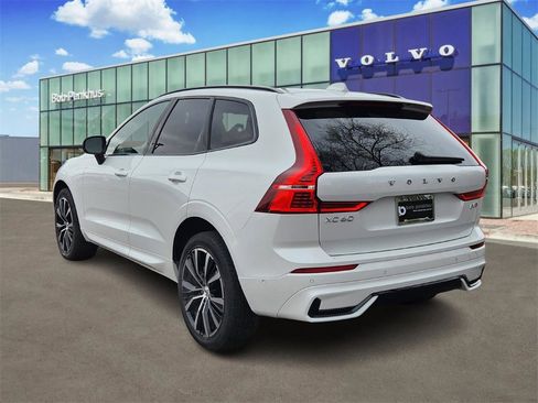 Used 2025 Volvo XC60 B5 Plus image 32
