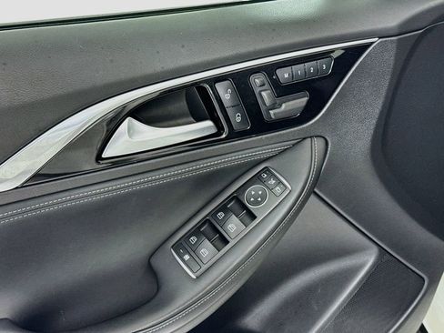 Used 2018 INFINITI QX30 AWD image 14
