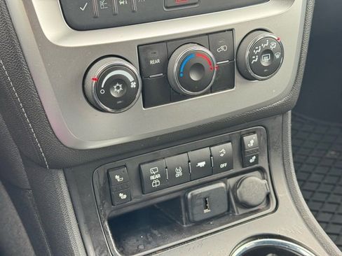 Used 2015 GMC Acadia SLE image 29