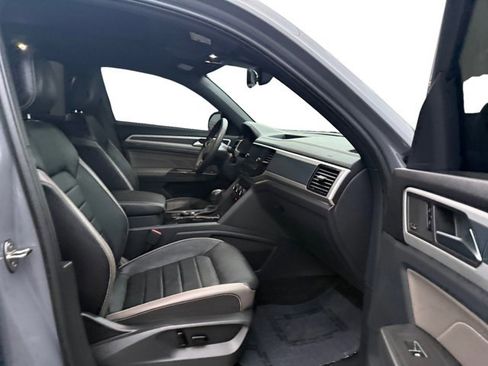 Used 2022 Volkswagen Atlas Cross Sport SEL Premium R-Line AWD/4WD image 12
