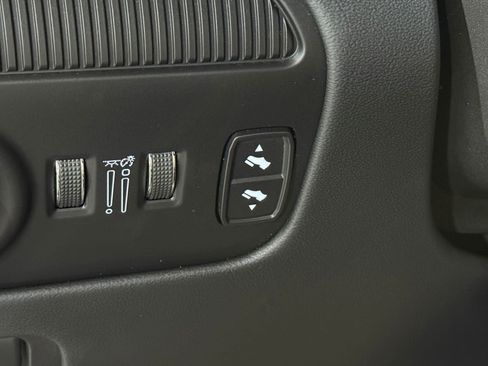 Used 2024 Jeep Grand Wagoneer Series III w/ HD Trailer Tow Package image 16