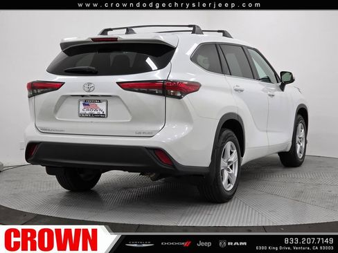 Used 2022 Toyota Highlander LE AWD/4WD image 7