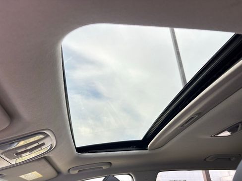 Used 2022 Kia Niro EX Premium FWD image 19