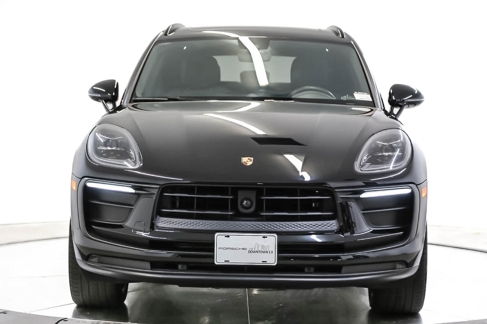 Used 2024 Porsche Macan AWD/4WD image 6