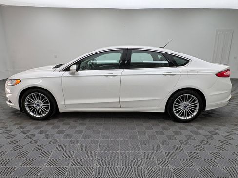 Used 2016 Ford Fusion SE w/ Equipment Group 202A FWD image 10