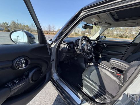 Used 2015 MINI Cooper 4-Door Hardtop image 13