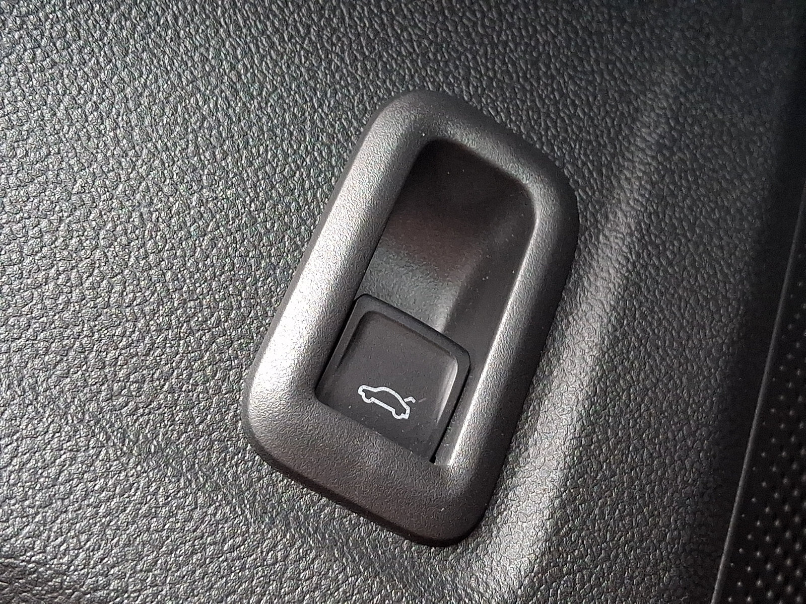 Used 2025 Volkswagen Tiguan SE AWD/4WD image 24