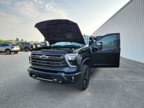 Used 2025 Chevrolet Silverado 2500 High Country w/ Midnight Edition AWD/4WD image 14
