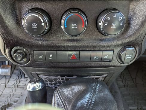 Used 2017 Jeep Wrangler Rubicon AWD/4WD image 25