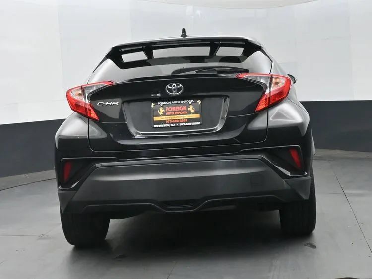 Used 2022 Toyota C-HR XLE FWD image 8