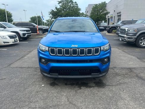 Used 2024 Jeep Compass Latitude AWD/4WD image 8