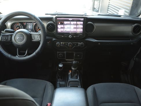Used 2018 Jeep Wrangler Unlimited Sport AWD/4WD image 12