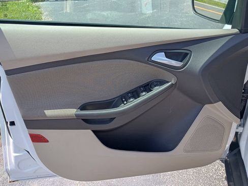 Used 2014 Ford Focus SE FWD image 11