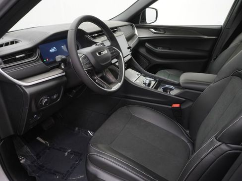 New 2026 Jeep Grand Cherokee Altitude AWD/4WD image 16