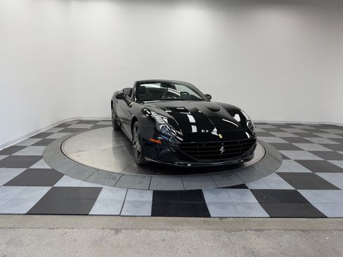 Used 2016 Ferrari California T RWD image 3