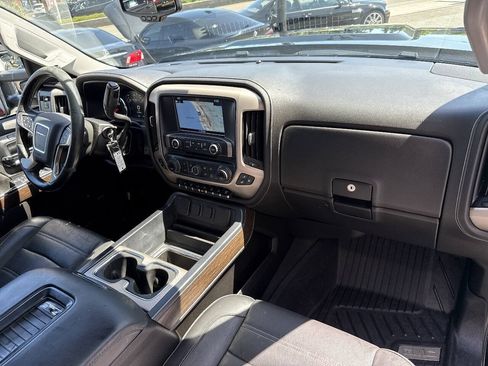 Used 2019 GMC Sierra 2500 Denali w/ Duramax Plus Package AWD/4WD image 20