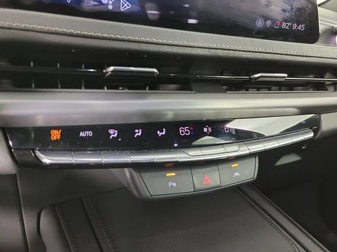 Certified 2024 Cadillac XT4 Premium Luxury AWD/4WD image 29