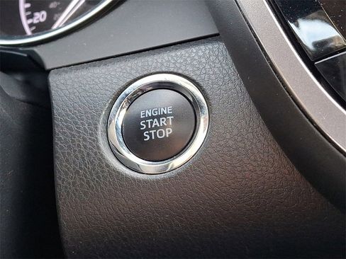 Used 2019 Toyota Camry SE image 24