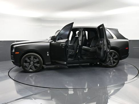Used 2023 Rolls-Royce Cullinan w/ Technology Package image 42