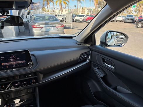 Used 2025 Nissan Rogue SV image 37