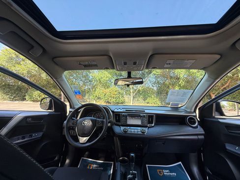 Used 2013 Toyota RAV4 XLE FWD image 18