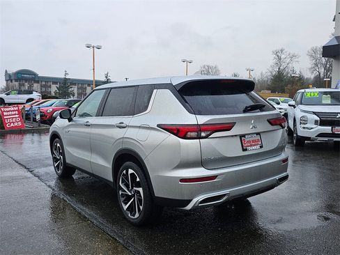 New 2025 Mitsubishi Outlander SE image 7
